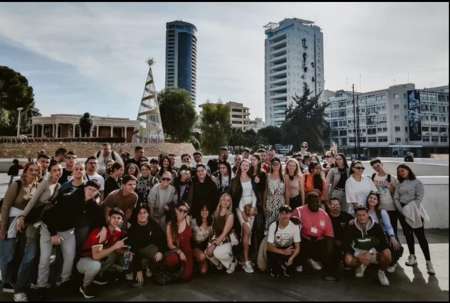 Active Youth in the Digital Era
